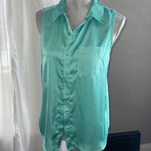 Medium mint button up